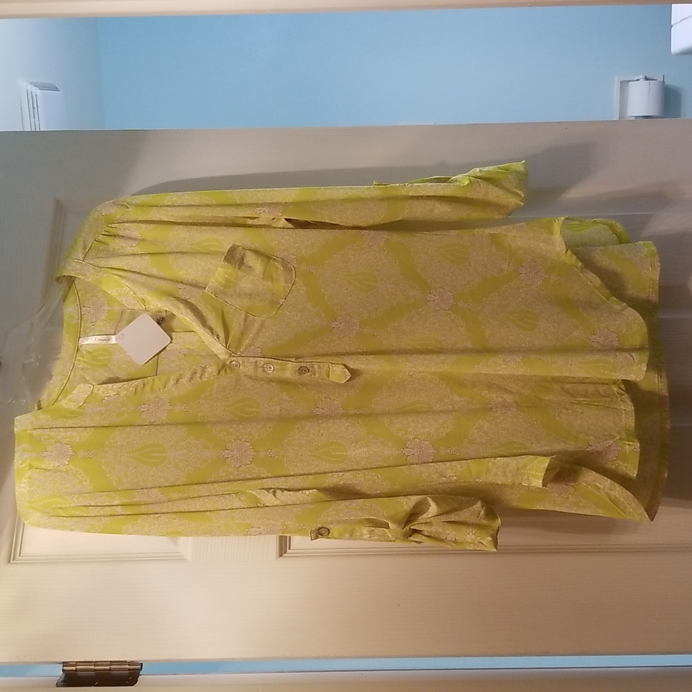 Lime slightly sheer 3/4 sleeve blouse